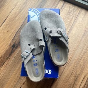 Birkenstock Boston Soft Footbed- stone coin suede